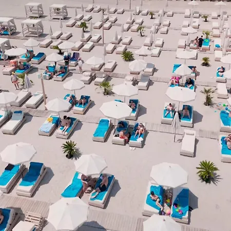 Enom Axxis Seaview Apartamento *