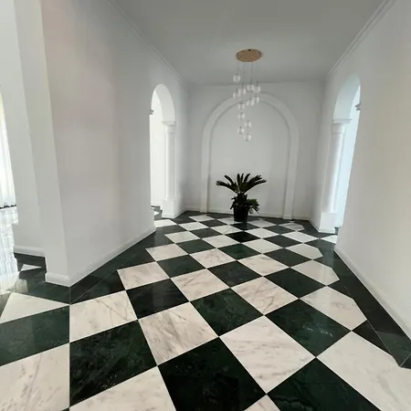 アパート Enom Axxis Seaview ママイア