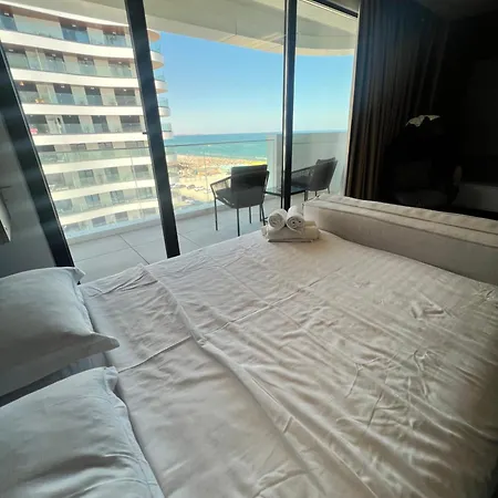 Enom Axxis Seaview ママイア